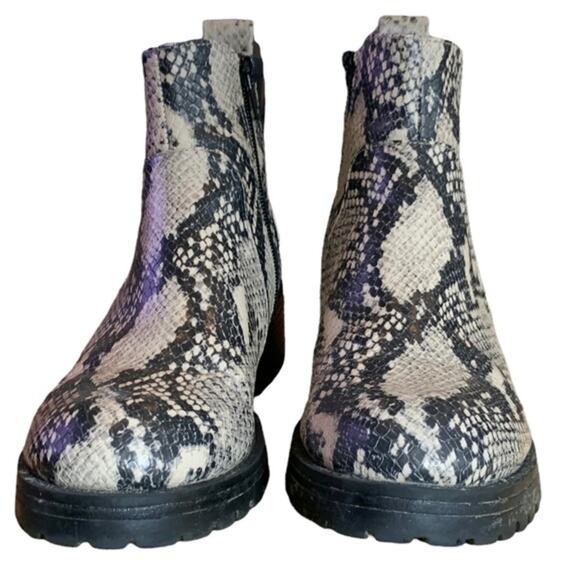 Universal threads shoes black and white ankle booties size 7.5‎ reptile print - Picture 3 of 7